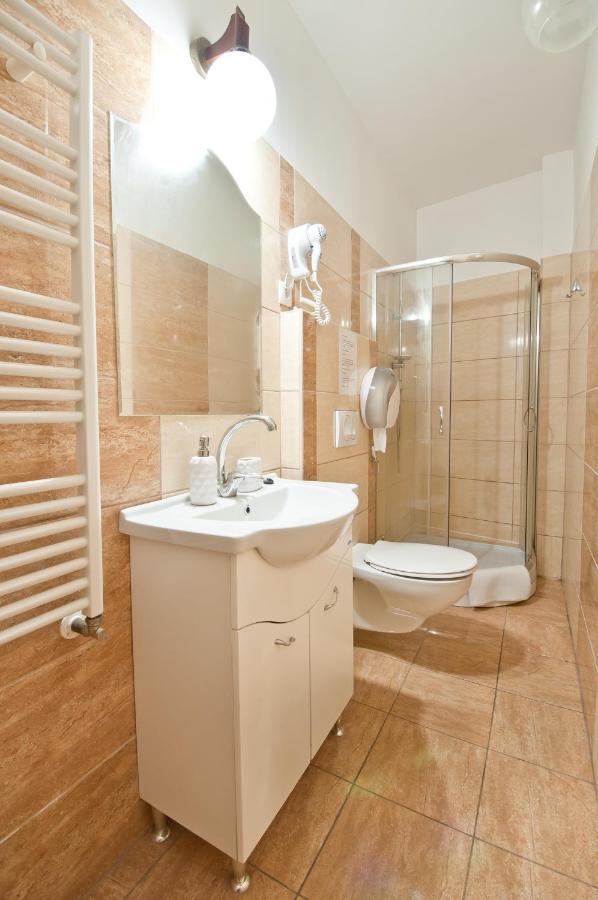 Hotel Borbaratok Haza Győr Exterior foto
